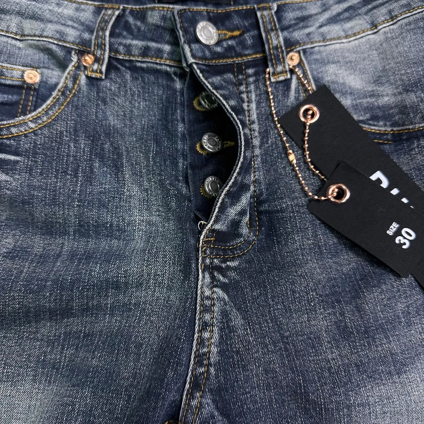 PURPLE BRAND 2026 New Arrival Washed, Distressed and Spliced ​​Couple's Style Washed Loose Bootcut Jeans High Version High Version Top Ceiling Quality Styles with different washed textures, very friendly to people with thin legs and thick legs. The bootcut version is very flattering to the leg shape. Moderate length that never goes out of style, easy to match with casual, basic styling for various styles, a must-have in the wardrobe! The fabric is stiff but also makes the upper body soft without losing texture. The washing process is even more perfect. It is a must-have item for everyone! ! ! Washed wheat, hang tag, pants label, three labels complete Color: washed blue Size: 28, 30, 32, 34, 36 (five sizes)